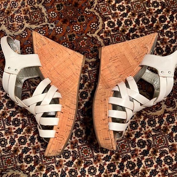 Guess Wedge - Picture 2 of 7